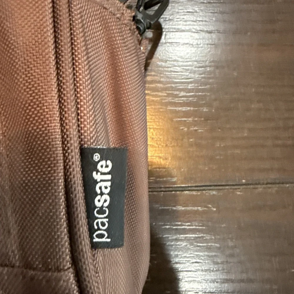 Pacsafe brown metrosafe
